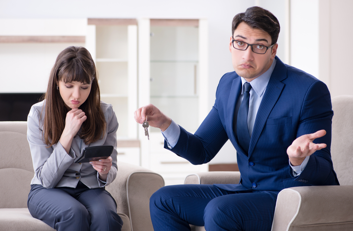 The TRUTH About Estate Agents: Can estate agents lie about offers?