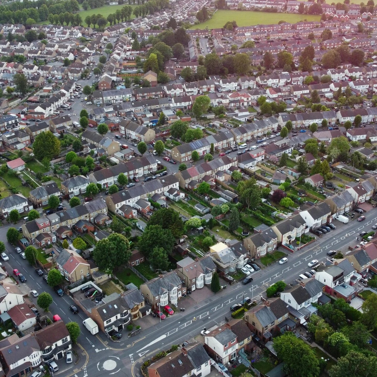Best Companies That Buy Any House for Cash Offers in the UK